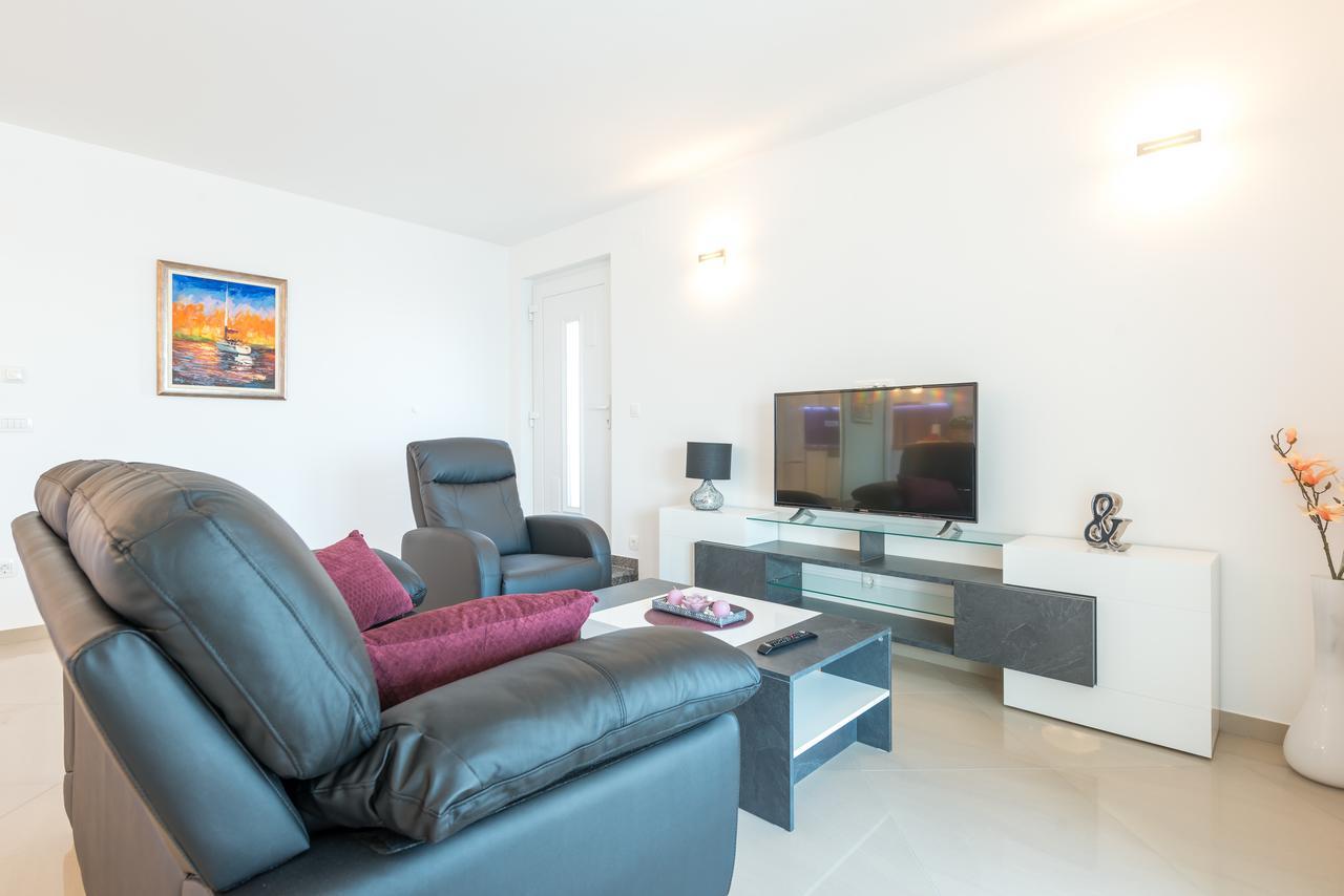 Apartment Ella Deluxe ดูบรอฟนิก ภายนอก รูปภาพ